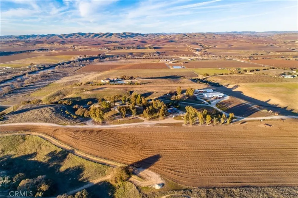 7201 Airport Road Paso Robles, CA 93446