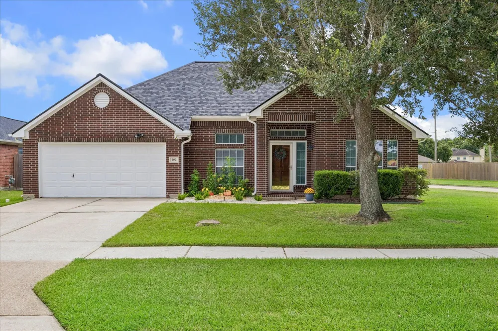 202 Meadowhill Lane League City, TX 77539