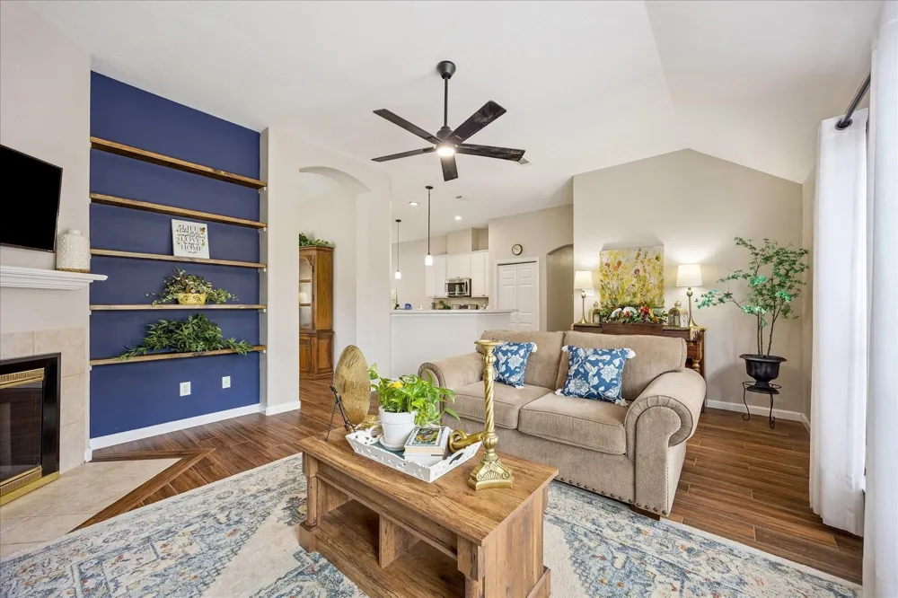 202 Meadowhill Lane League City, TX 77539