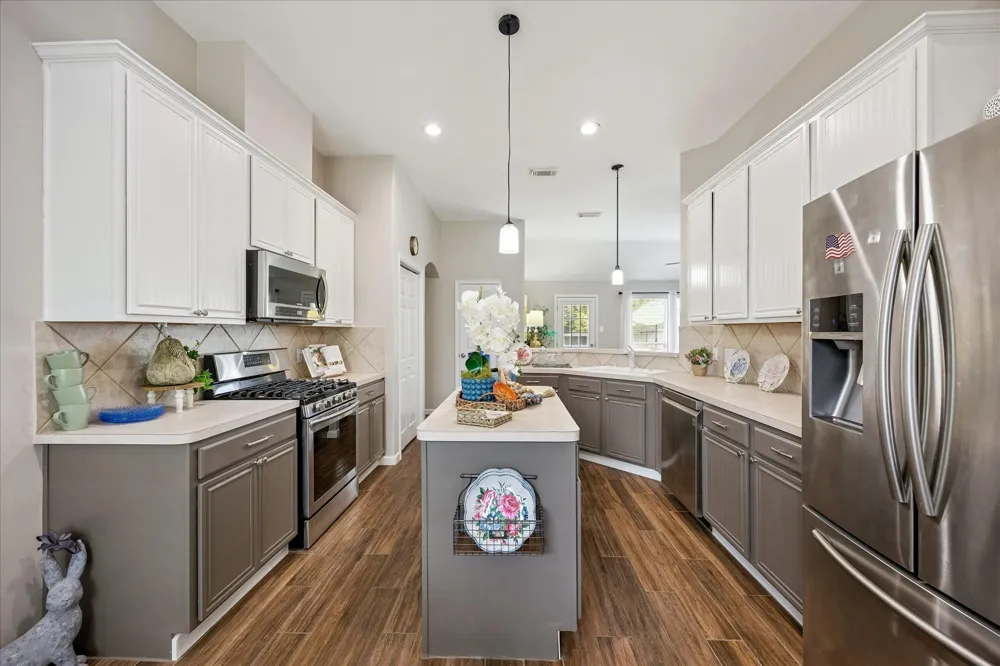 202 Meadowhill Lane League City, TX 77539