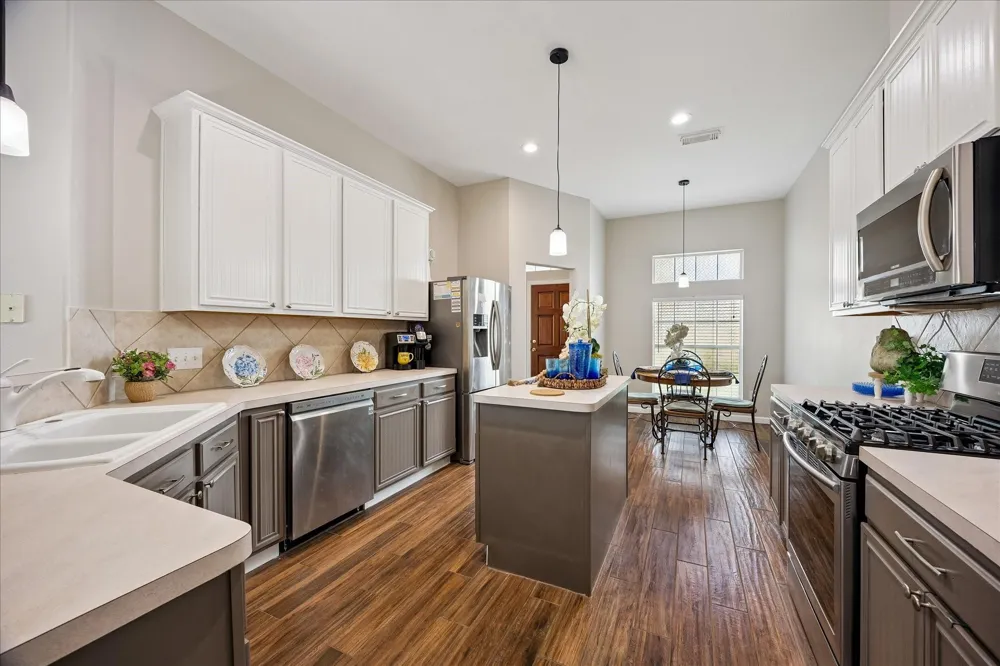 202 Meadowhill Lane League City, TX 77539