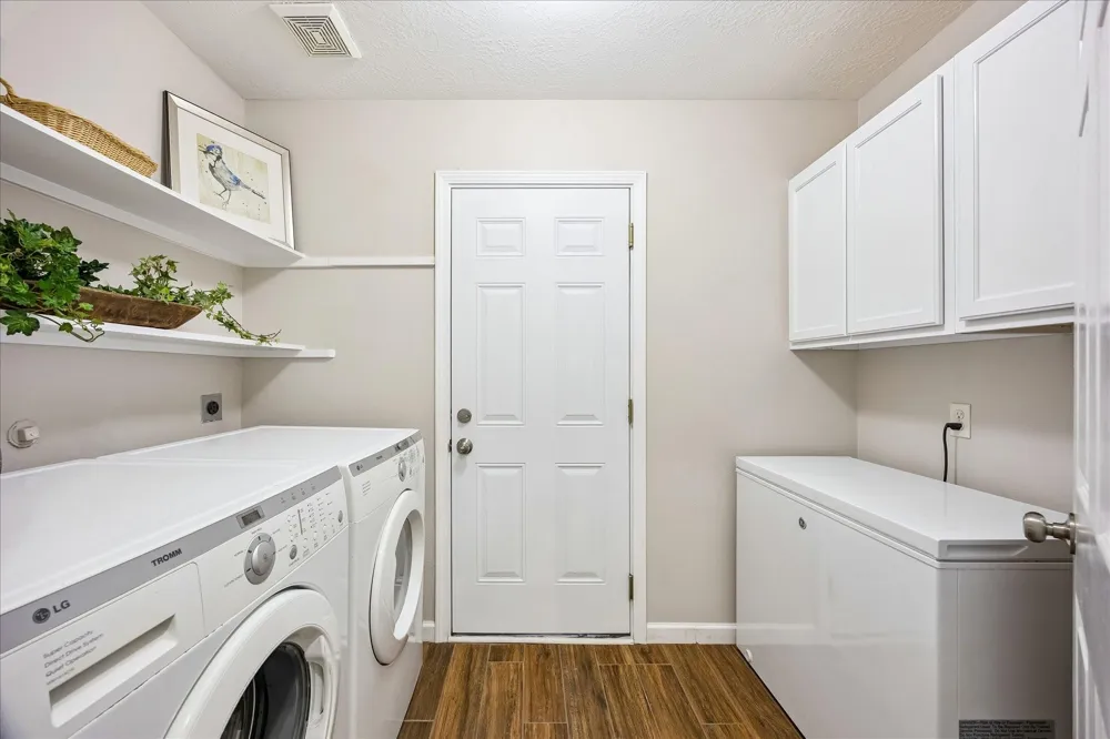 202 Meadowhill Lane League City, TX 77539
