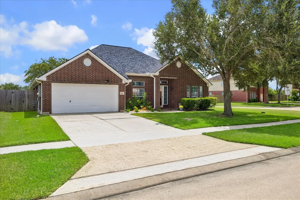 202 Meadowhill Lane League City, TX 77539
