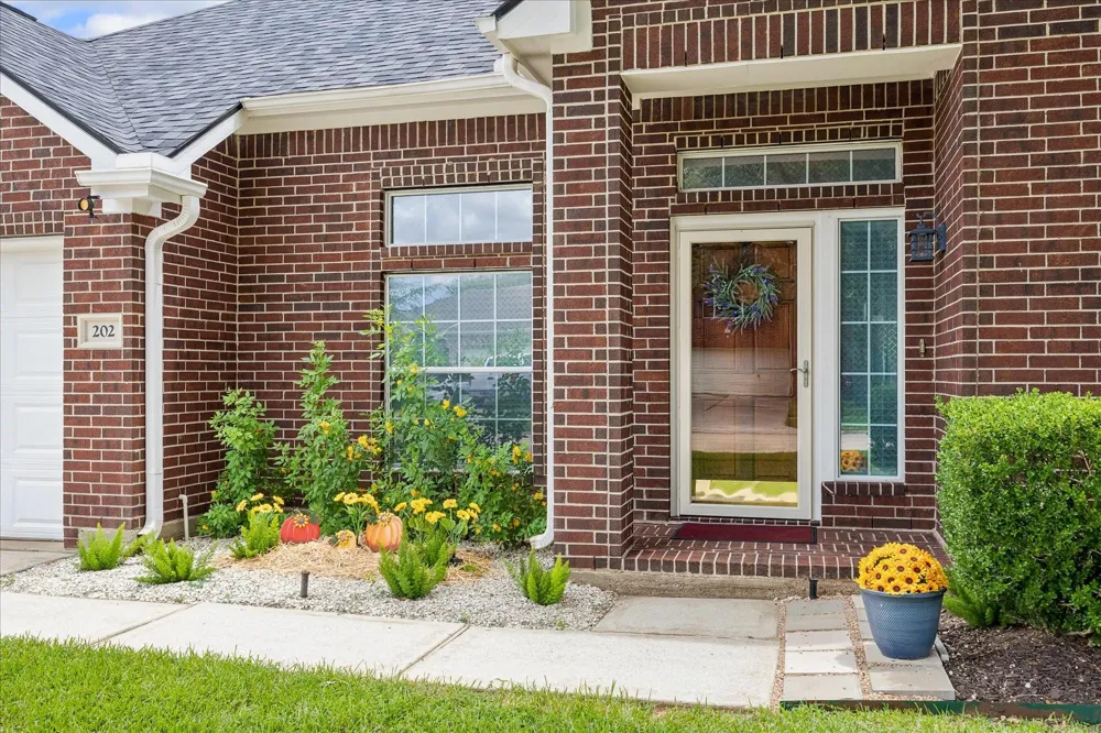 202 Meadowhill Lane League City, TX 77539