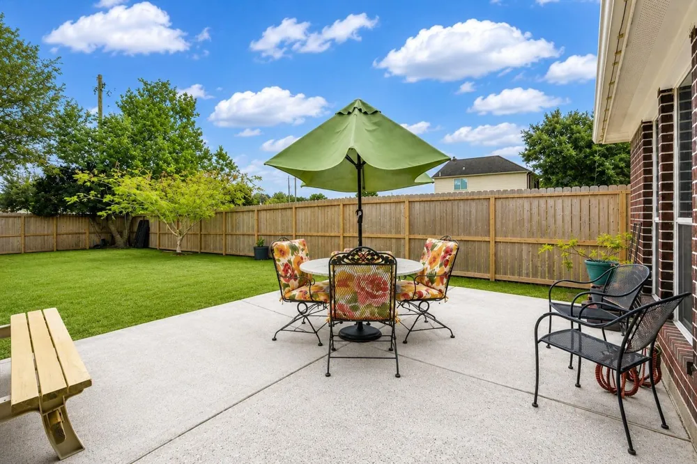 202 Meadowhill Lane League City, TX 77539