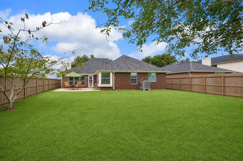202 Meadowhill Lane League City, TX 77539
