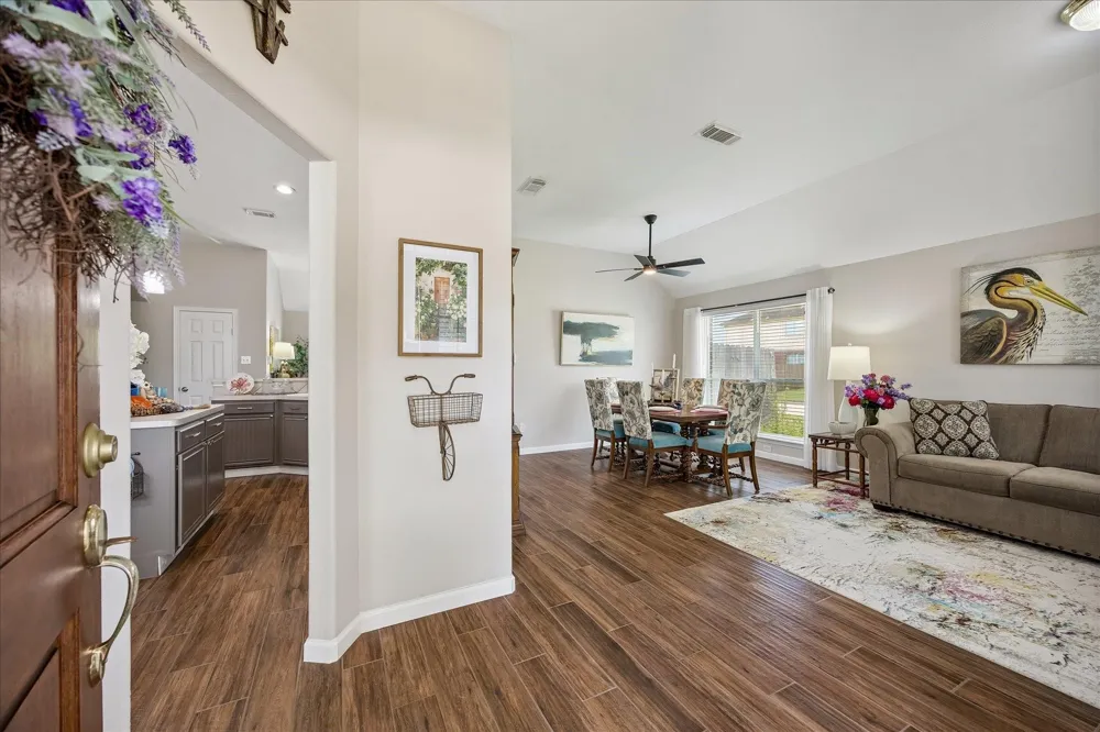 202 Meadowhill Lane League City, TX 77539