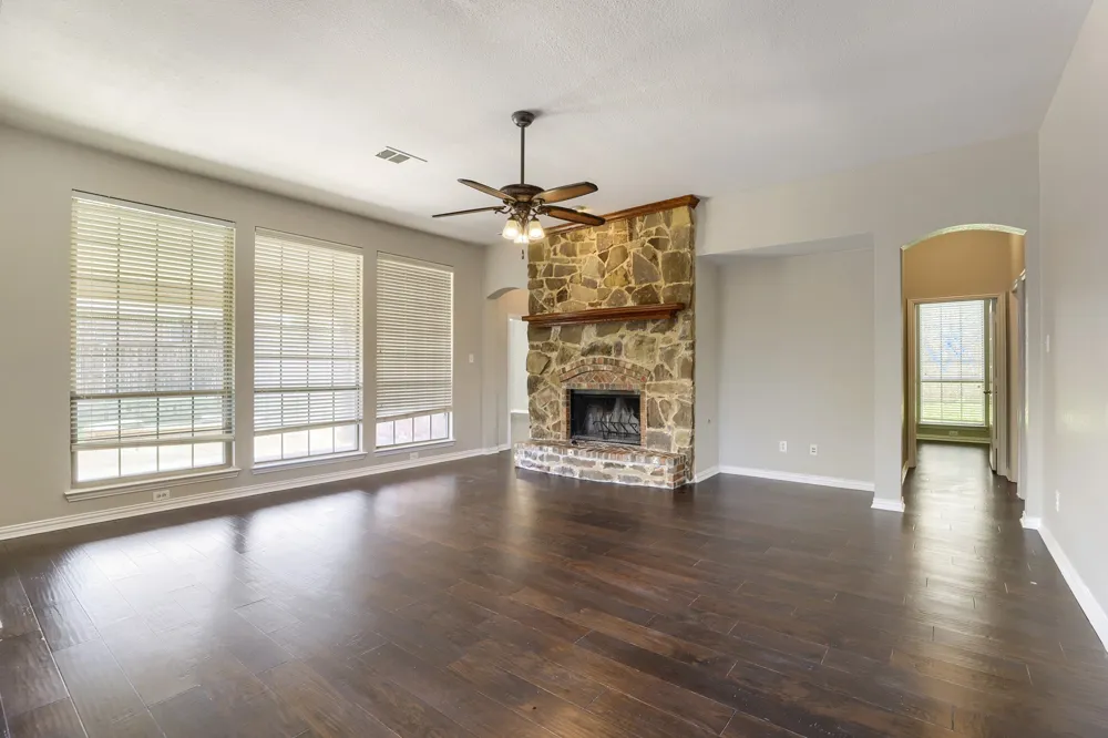 6919 Navigation Drive Grand Prairie, TX 75054