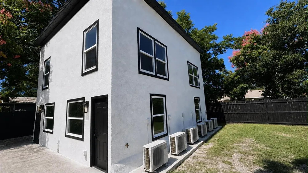 327 AVENUE J SE Winter Haven, FL 33880
