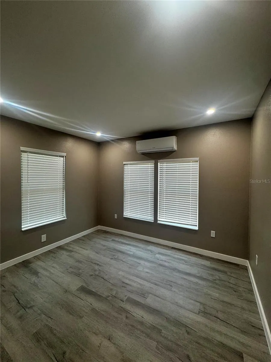 327 AVENUE J SE Winter Haven, FL 33880