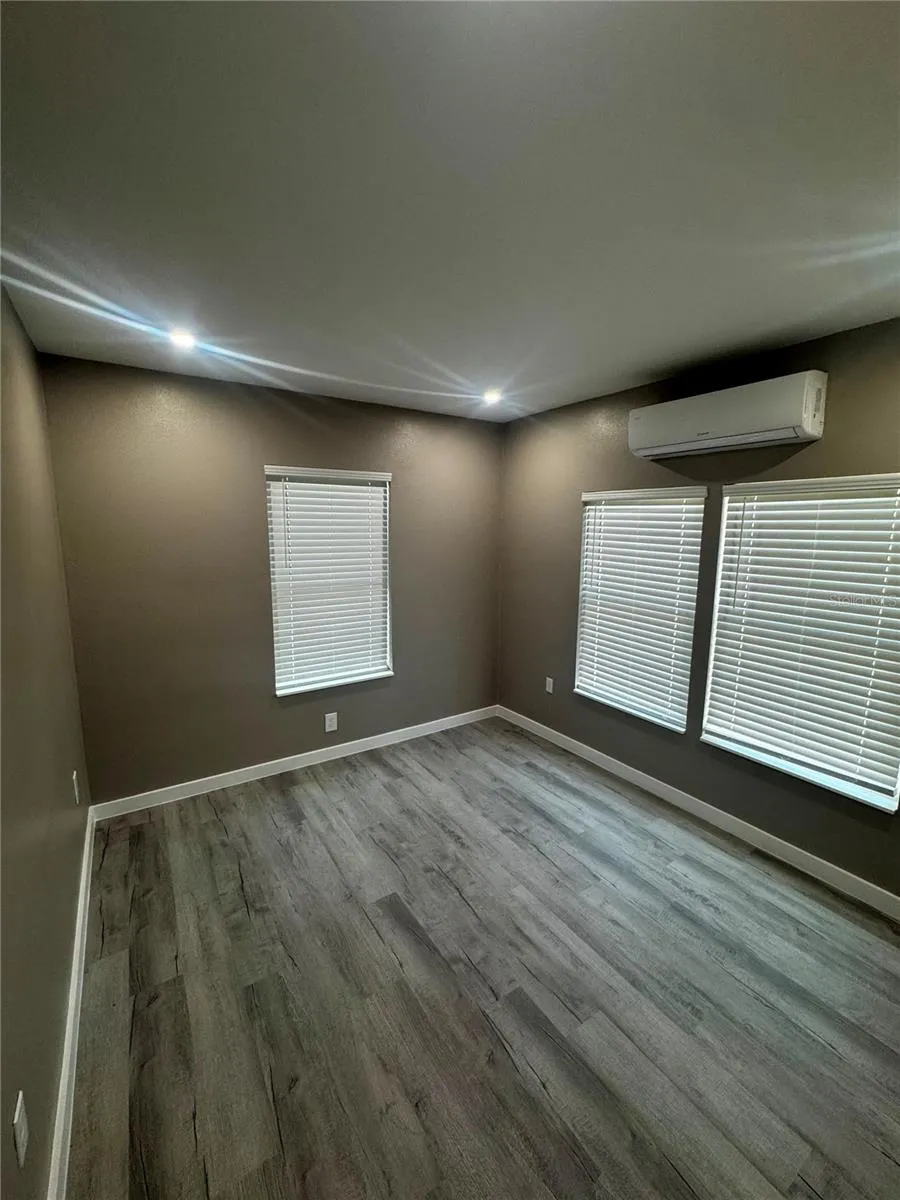 327 AVENUE J SE Winter Haven, FL 33880