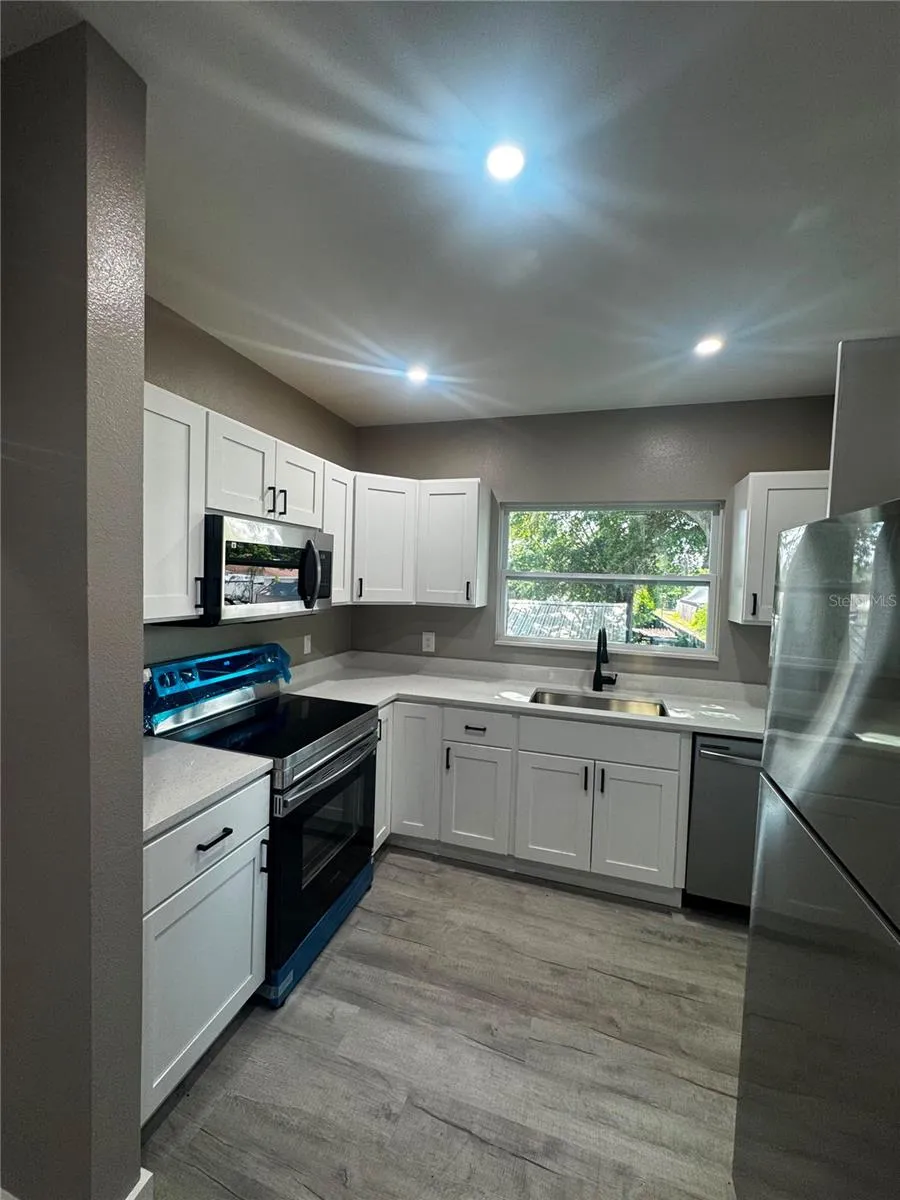327 AVENUE J SE Winter Haven, FL 33880