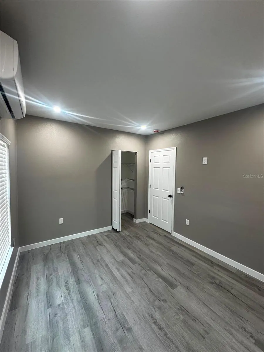 327 AVENUE J SE Winter Haven, FL 33880