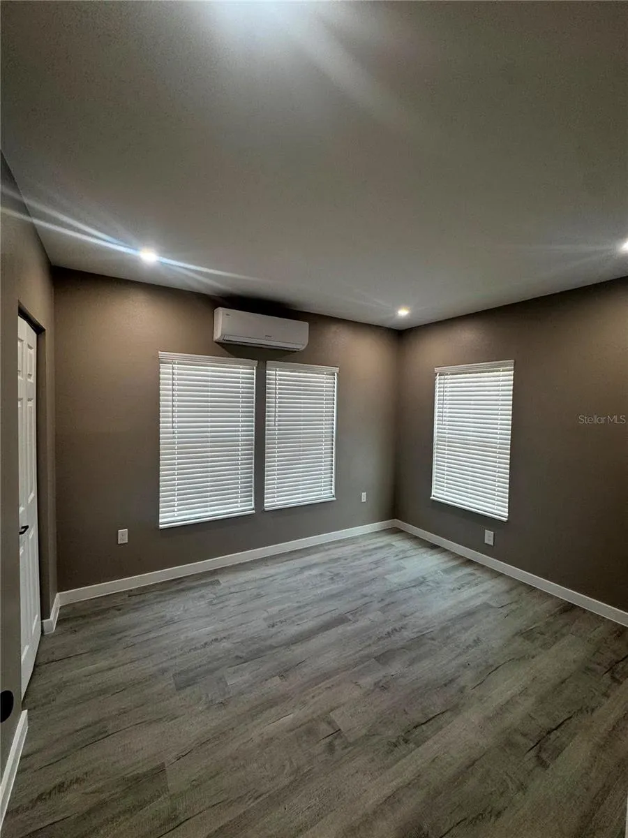 327 AVENUE J SE Winter Haven, FL 33880