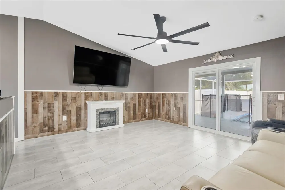 2054 SAFFOLD PARK DRIVE Ruskin, FL 33570