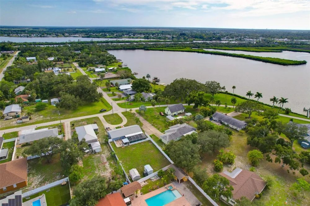 2054 SAFFOLD PARK DRIVE Ruskin, FL 33570