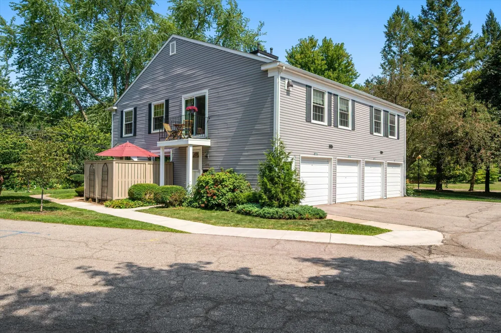 2624 Fenwick Court Ann Arbor, MI 48104