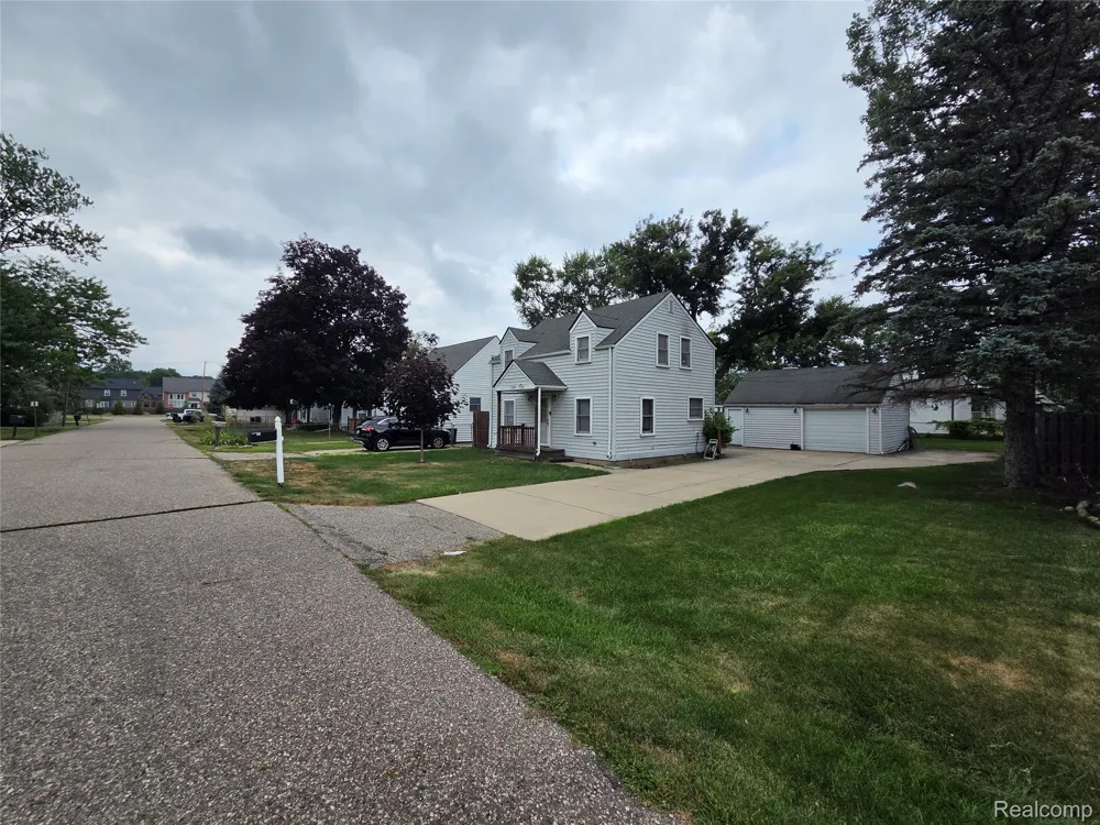 1031 Arthur Drive Troy City, MI 48083