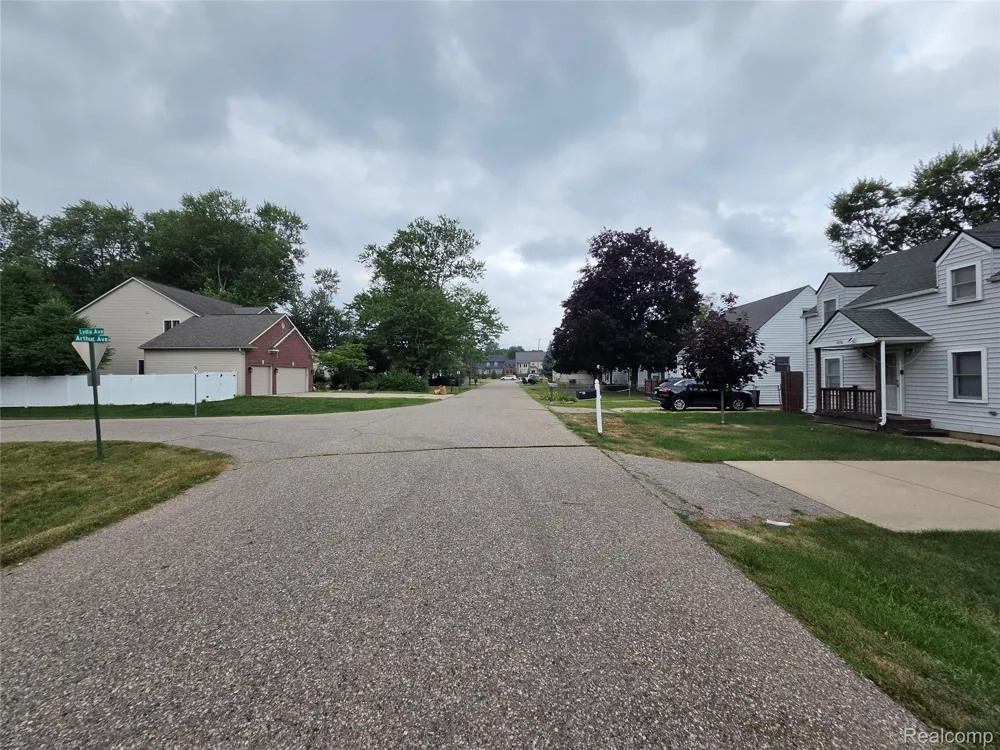 1031 Arthur Drive Troy City, MI 48083