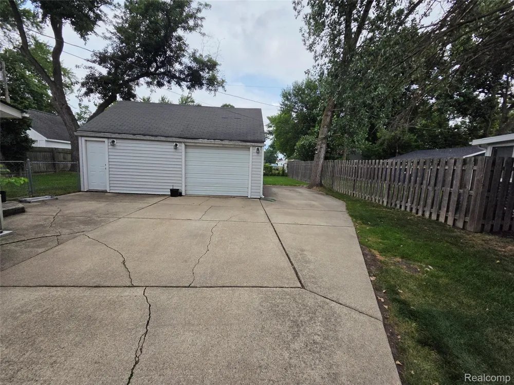 1031 Arthur Drive Troy City, MI 48083
