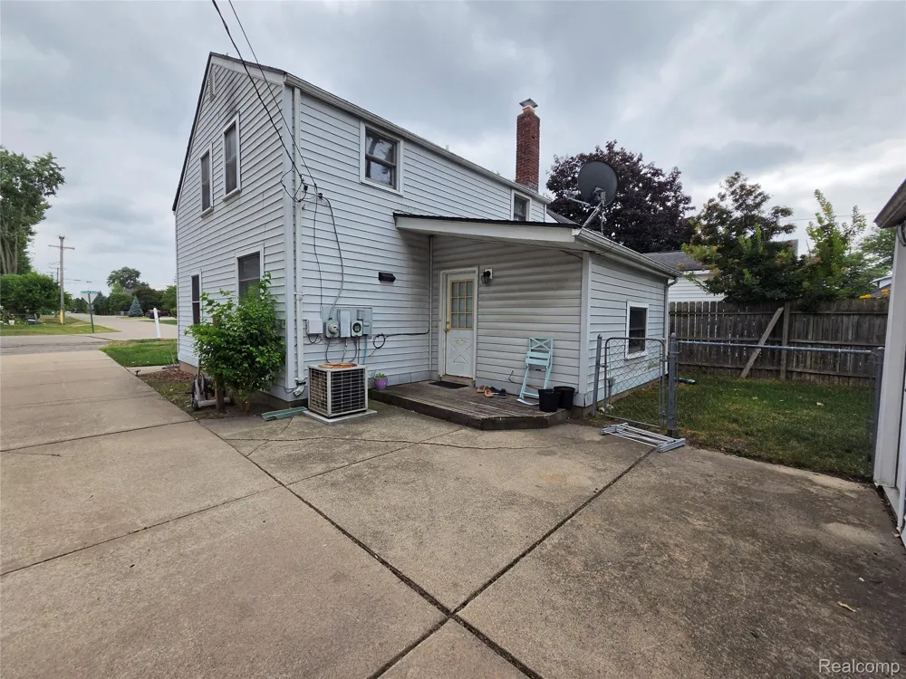 1031 Arthur Drive Troy City, MI 48083