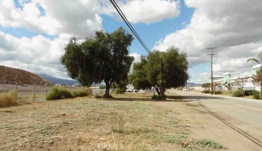 Minthorn Lake Elsinore, CA 92530