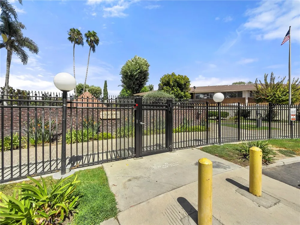 15500 Tustin Village #25 Tustin, CA 92780
