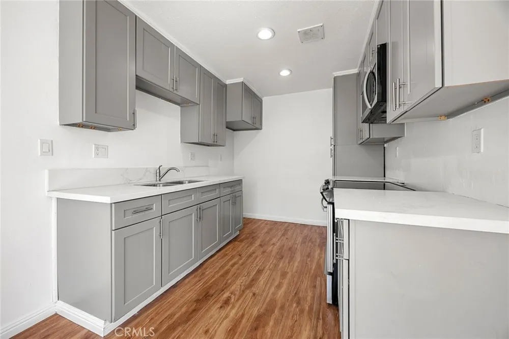 15500 Tustin Village #25 Tustin, CA 92780