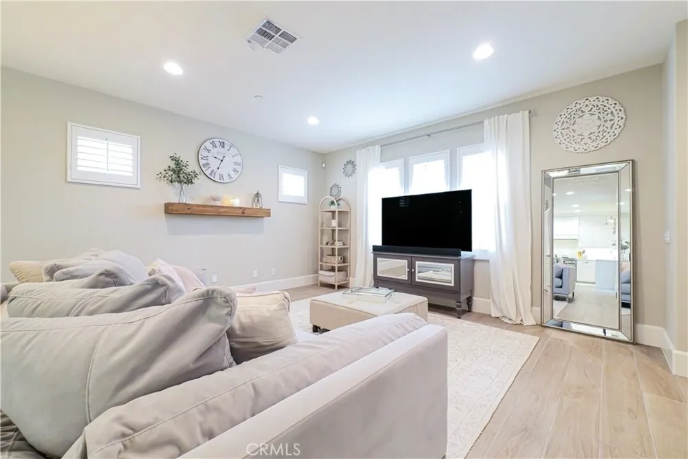 7026 Village Eastvale, CA 92880