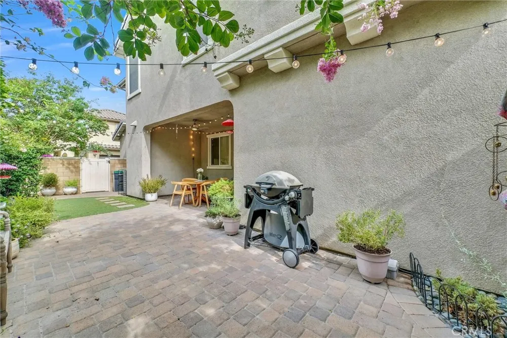 7026 Village Eastvale, CA 92880