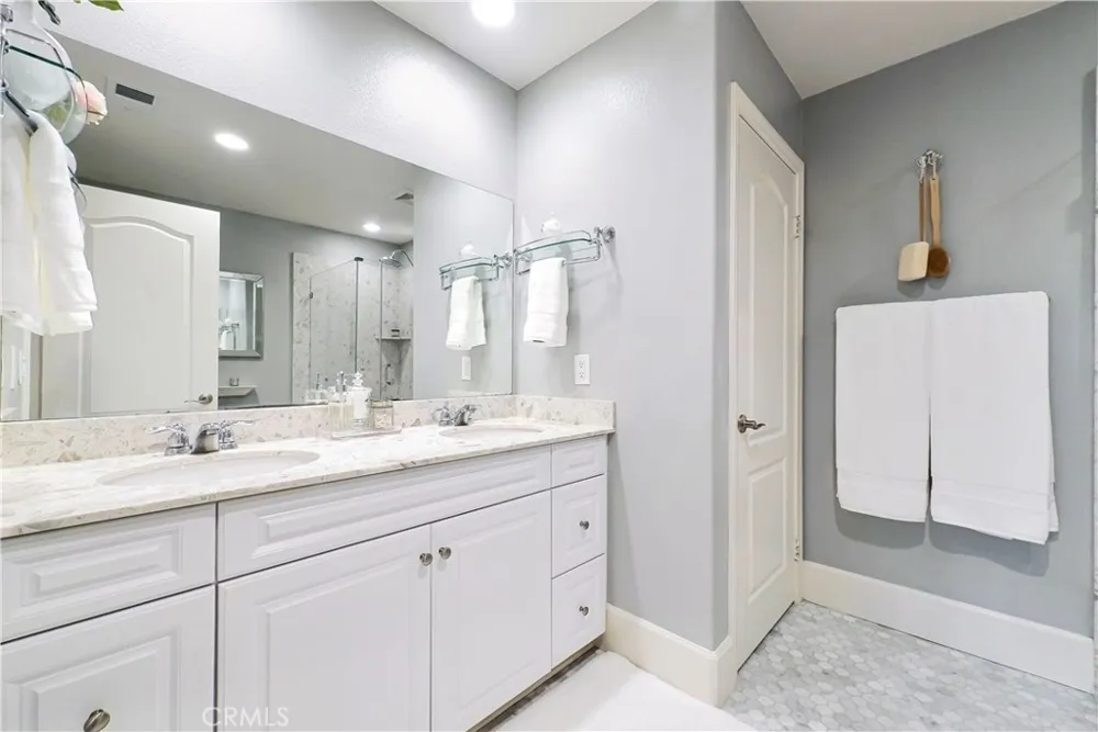 7026 Village Eastvale, CA 92880
