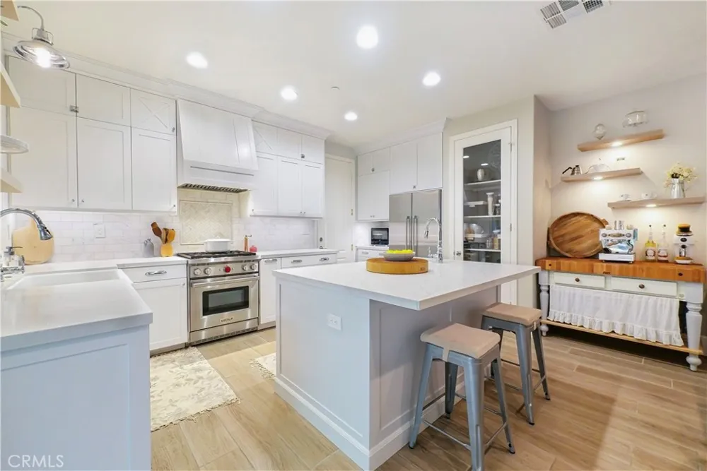 7026 Village Eastvale, CA 92880