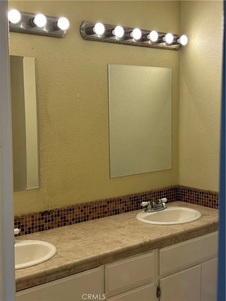 770 Regateo Hemet, CA 92543