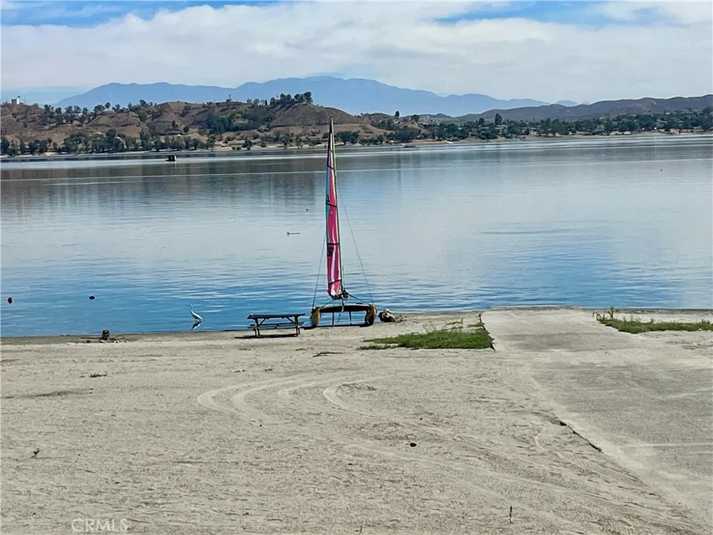 32865 Pepper Drive Lake Elsinore, CA 92532