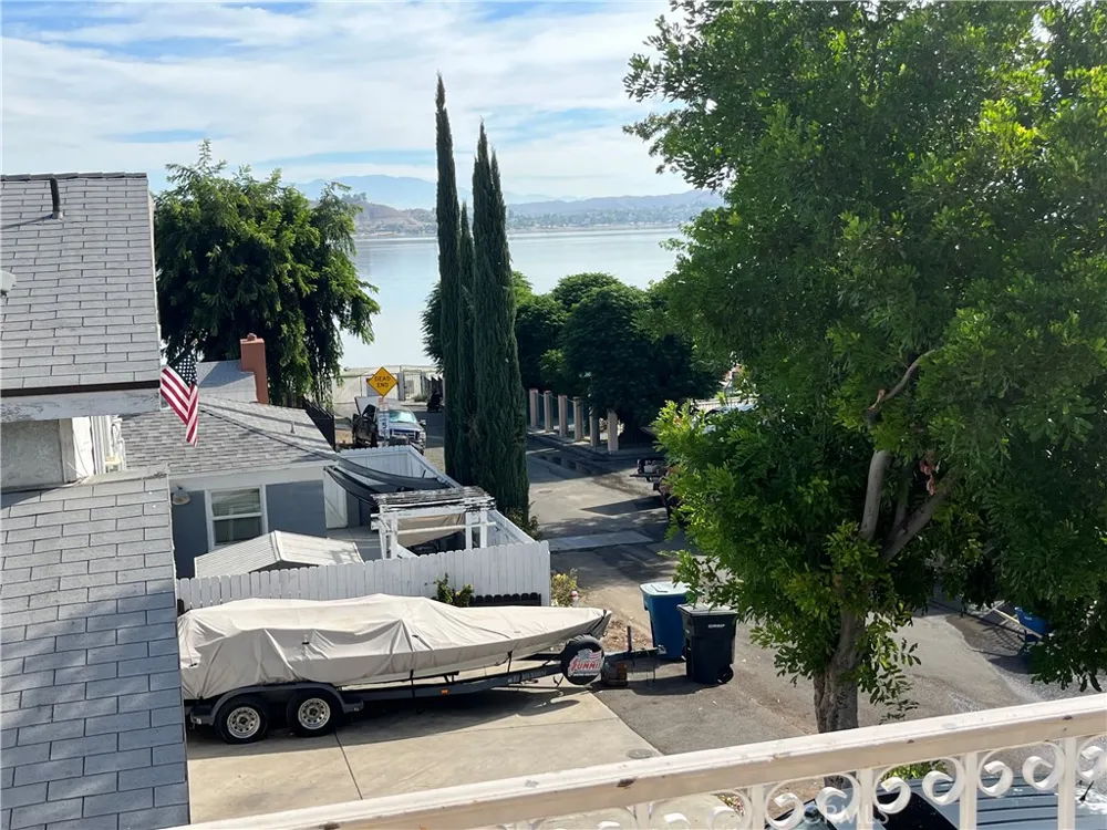 32865 Pepper Drive Lake Elsinore, CA 92532
