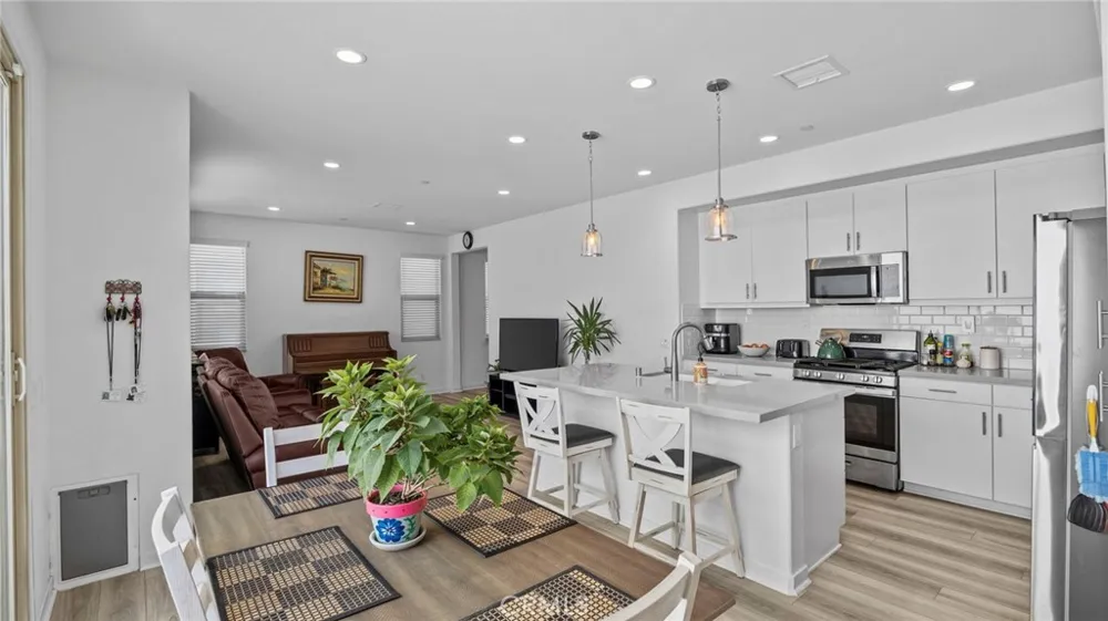 16282 Meadowhouse Avenue Chino, CA 91708