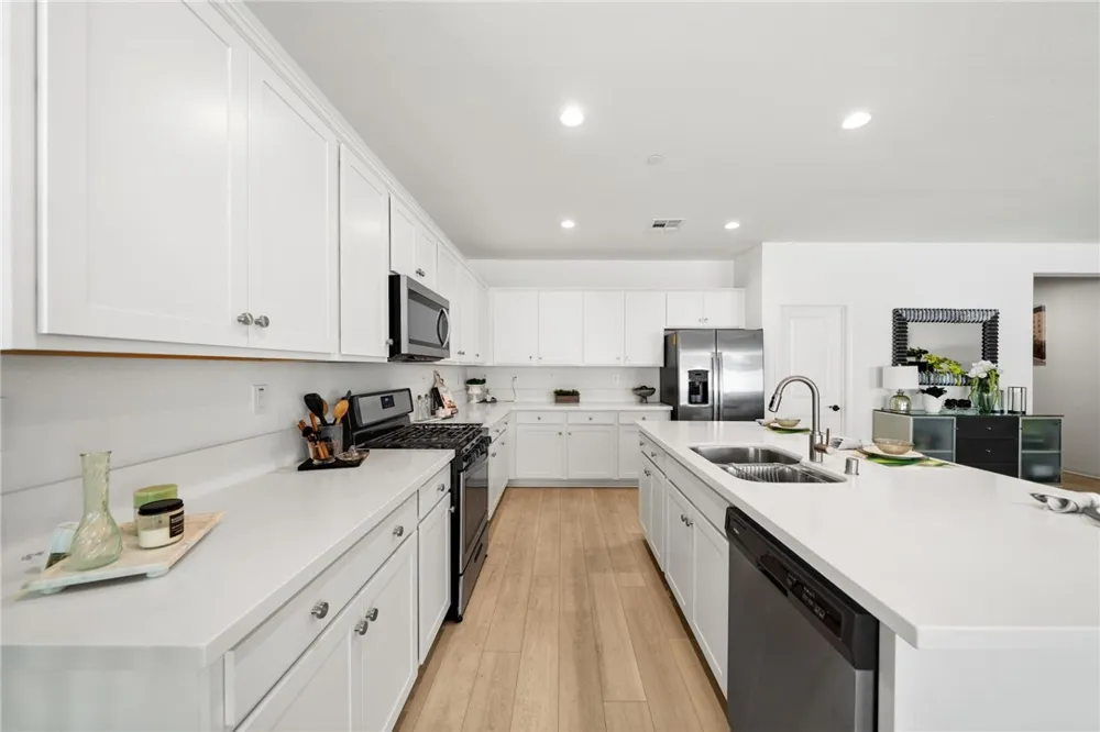 786 Green Court Perris, CA 92571