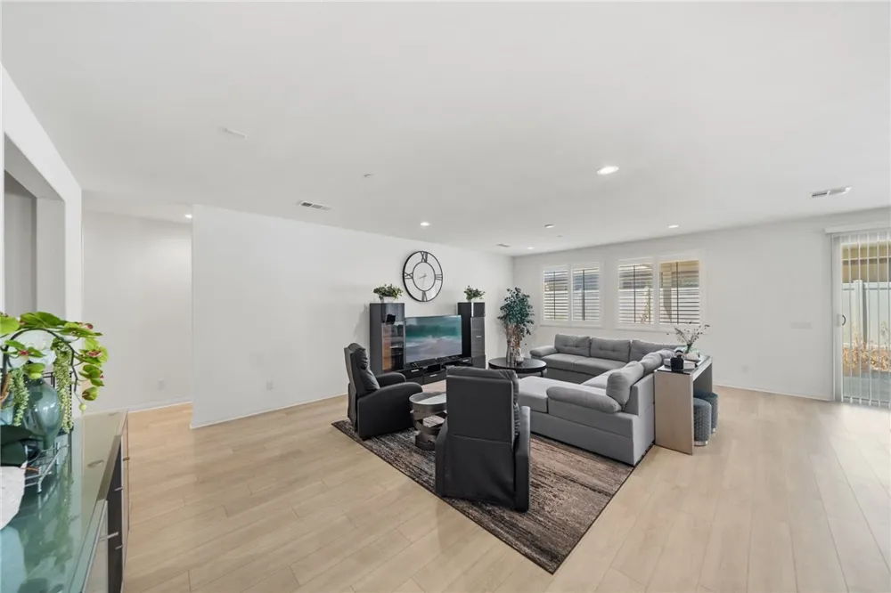 786 Green Court Perris, CA 92571