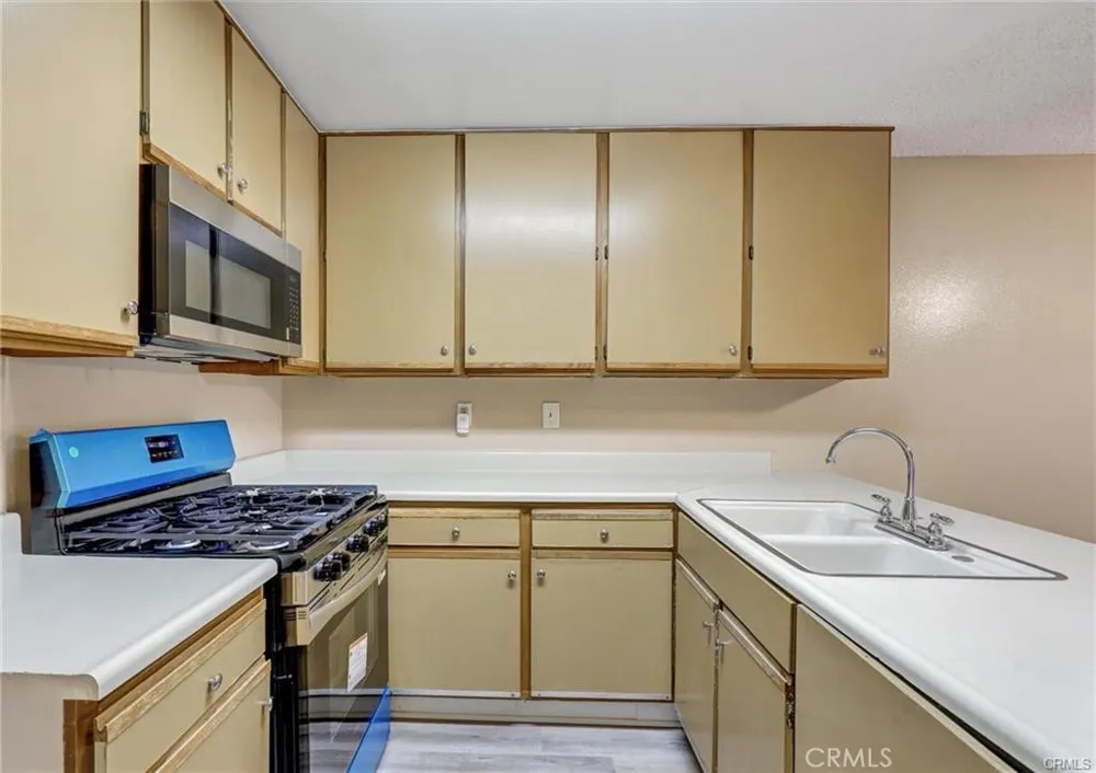 450 E 4th Street #334 Santa Ana, CA 92701