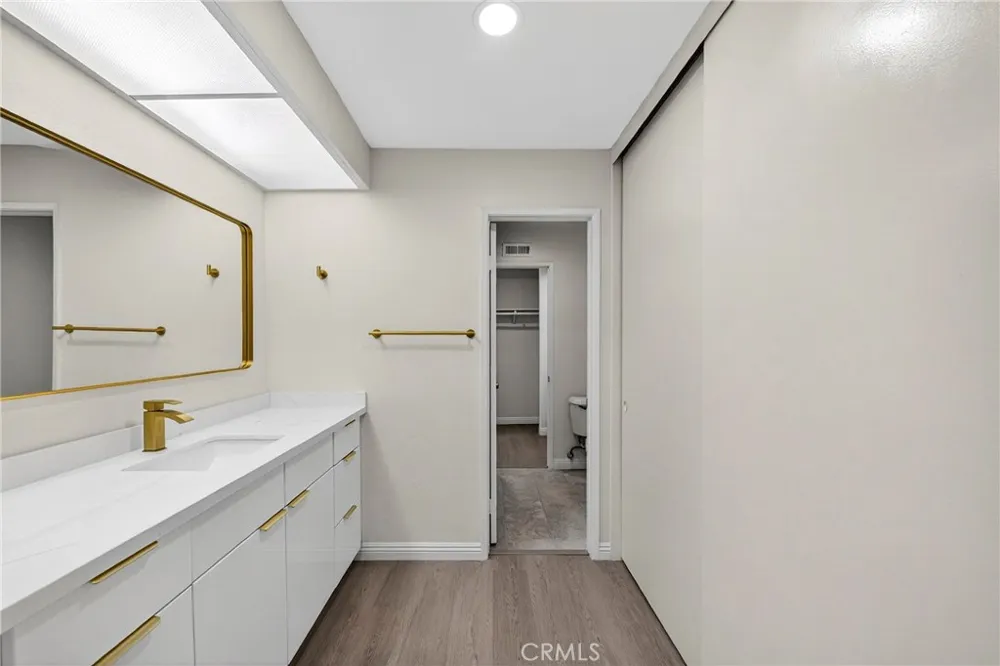 11360 166th #10 Cerritos, CA 90703