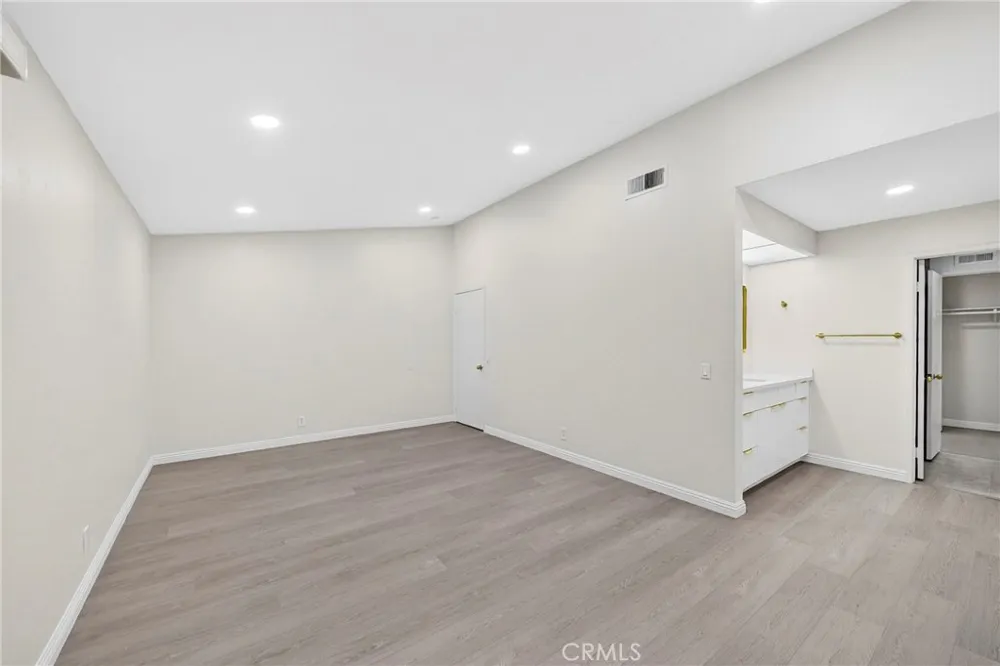 11360 166th #10 Cerritos, CA 90703