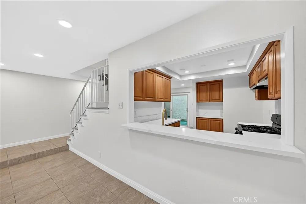 11360 166th #10 Cerritos, CA 90703