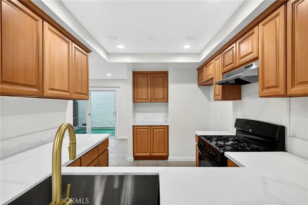 11360 166th #10 Cerritos, CA 90703