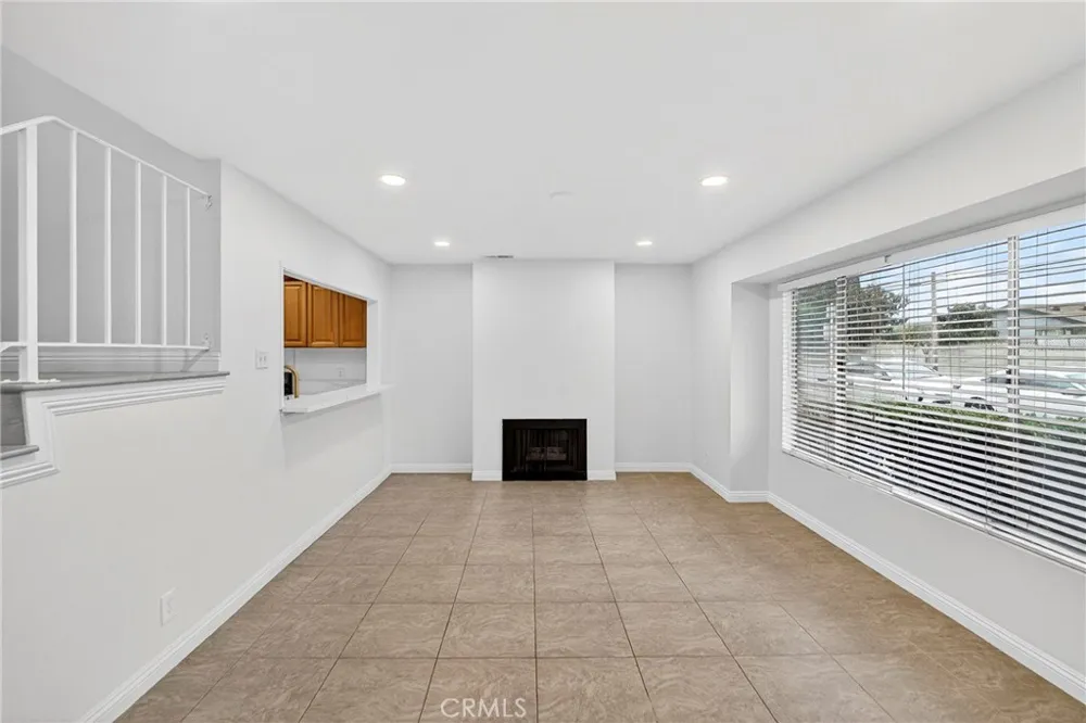 11360 166th #10 Cerritos, CA 90703