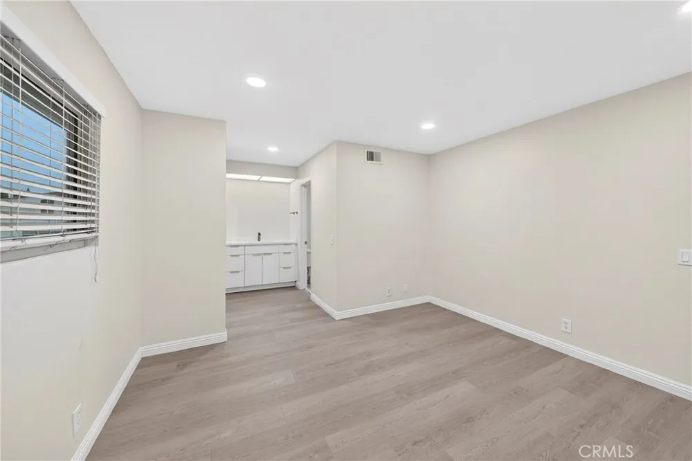 11360 166th #10 Cerritos, CA 90703