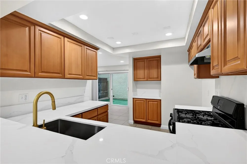11360 166th #10 Cerritos, CA 90703