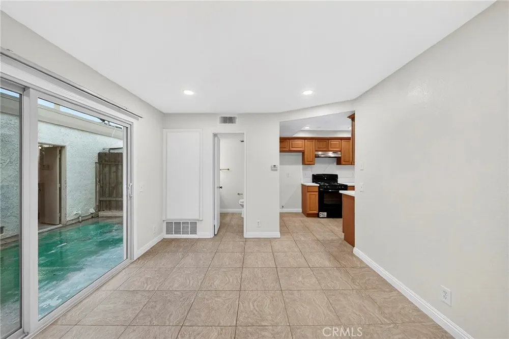 11360 166th #10 Cerritos, CA 90703