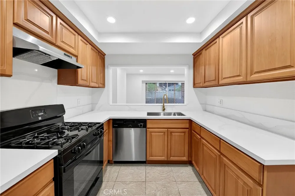 11360 166th #10 Cerritos, CA 90703