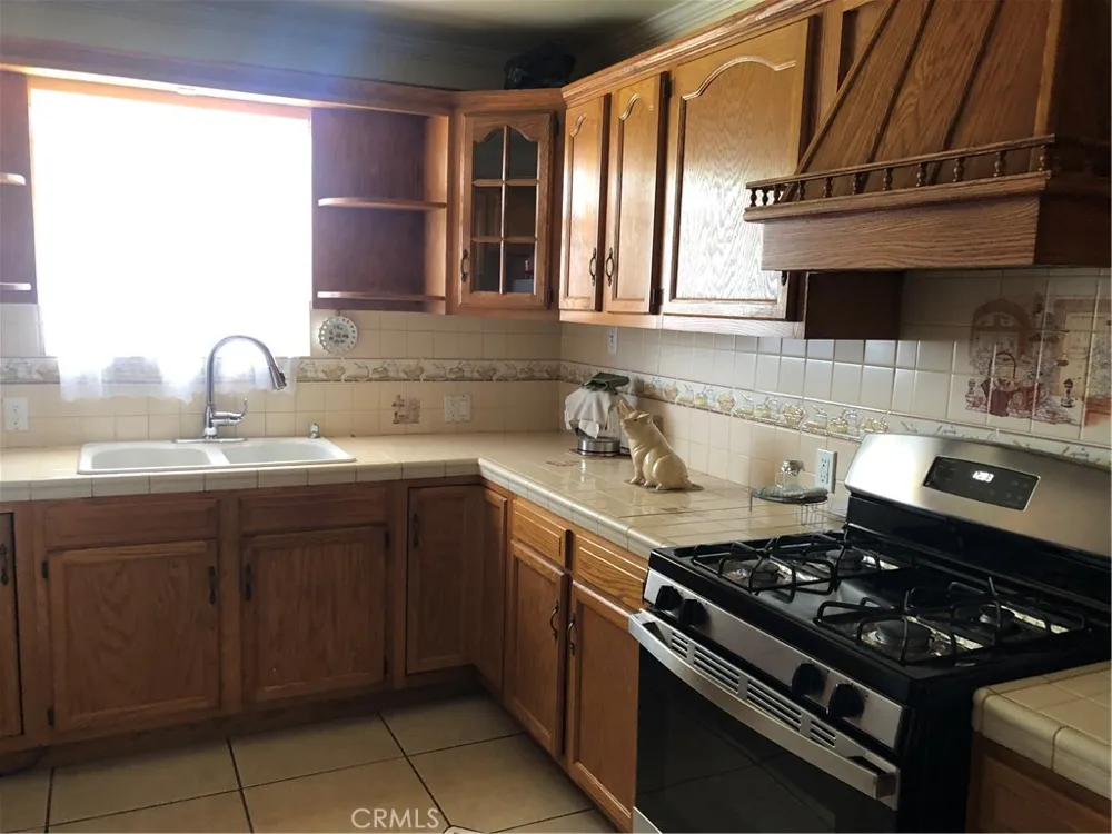 1234 E Oak Street Anaheim, CA 92805