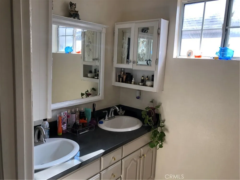 1234 E Oak Street Anaheim, CA 92805